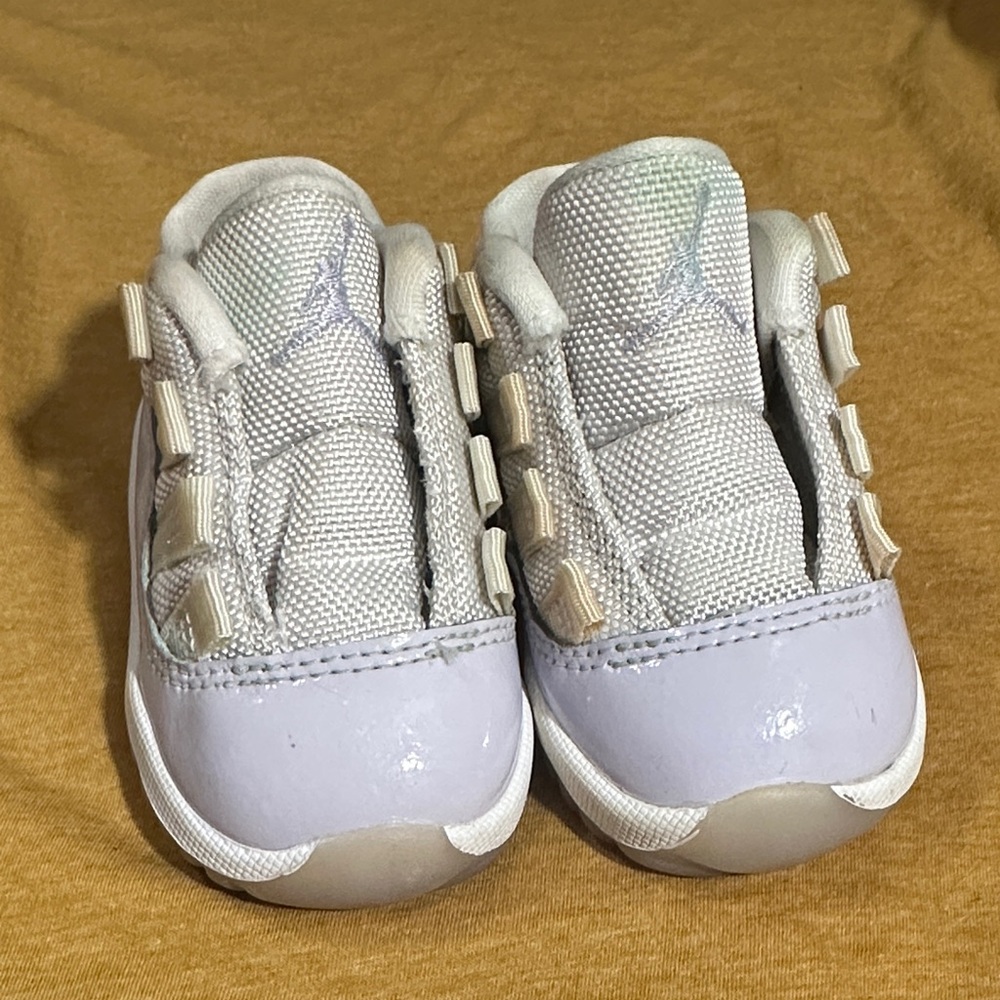 Jordan Kids Sneakers in White and Lavender